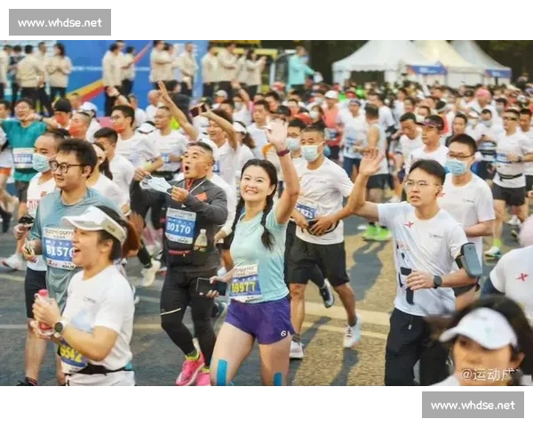 成马夺冠摔过终点!管油胜的 2 小时 16 分与草根韧劲